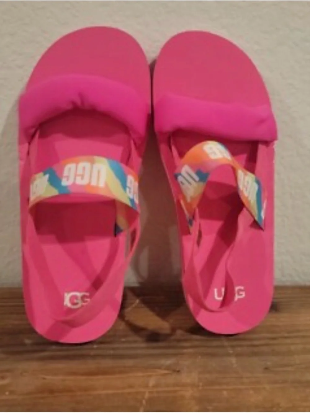 UGG Zuma girls Sling Back Pink Sandals. size 4